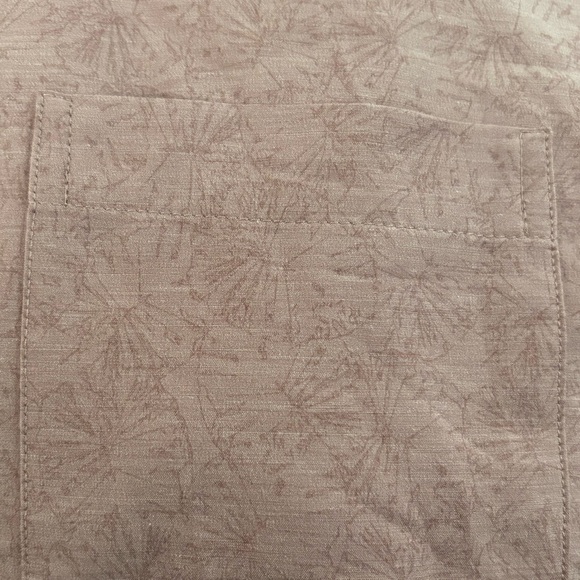 Vuori Short Sleeve Bridge Button Down in Zion Rose Size Large - Picture 6 of 6